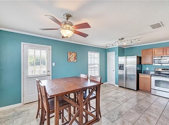 3rd image of 3912 Estrella Ct