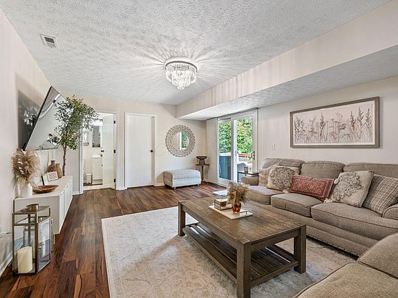 3rd image of 2756 Shelton Cir