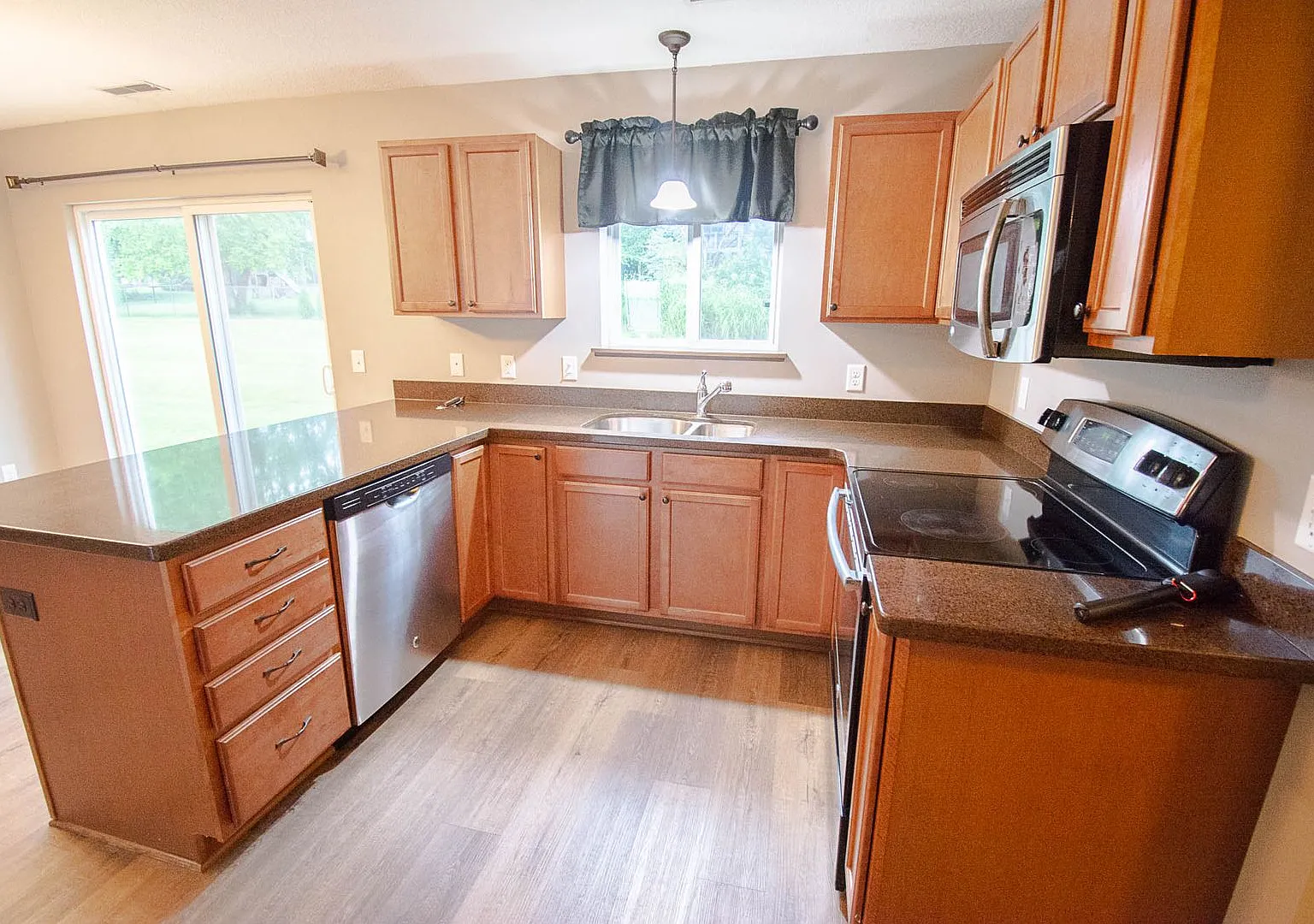 Modern Townhome in a Convenient NW Location — Photo 3