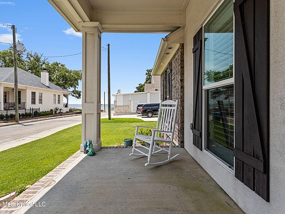 4th image of 1515 Olive Ave