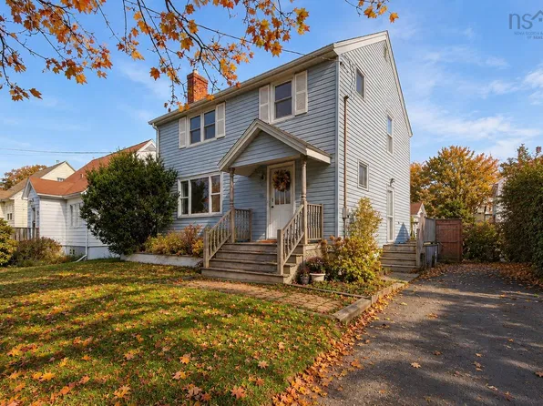 148 Victoria Rd, Dartmouth, NS B3A 1V8