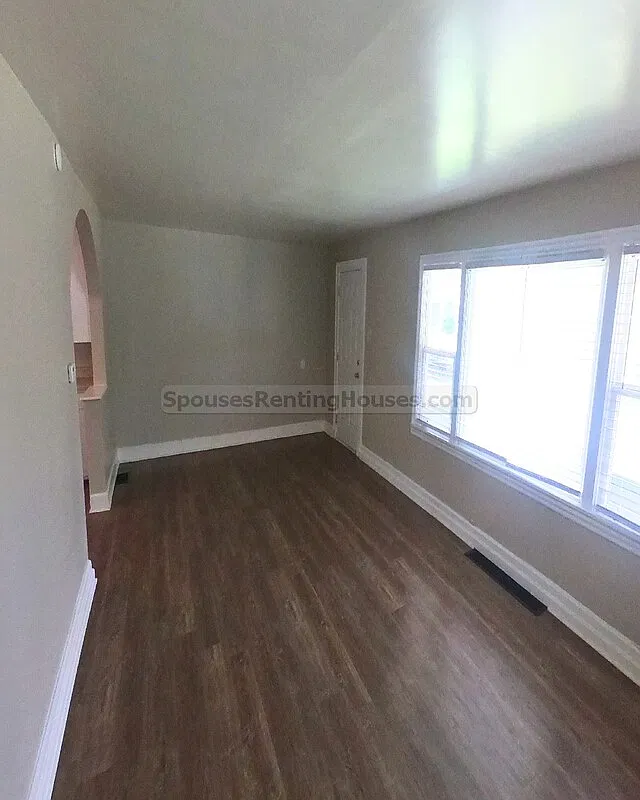 3 bed, 1.5 bath, $1,500 — Photo 2