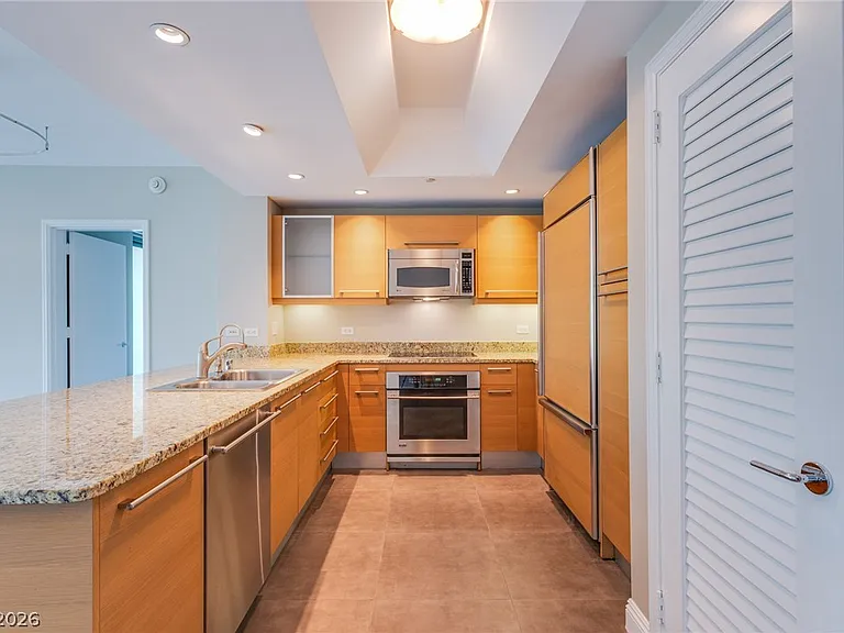 222 Karen Ave #201 — Photo 5