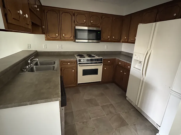 3032 Otter Ct — Photo 4