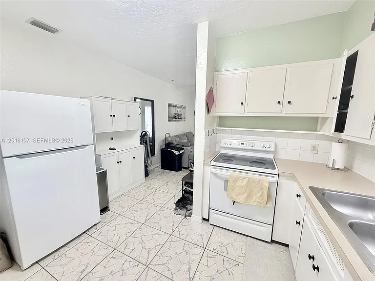 825 S 20th Ave #A — Photo 6