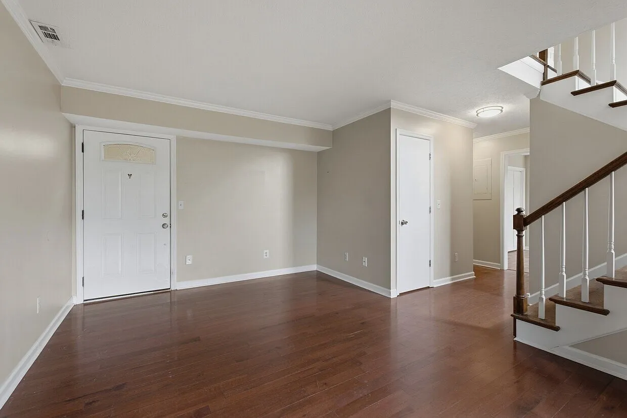 2 bed, 1.5 bath, 1034 sqft, $2,375 — Photo 1