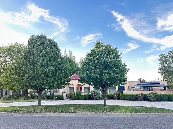 1207 Avenida Del Sumbre, Roswell, NM 88203