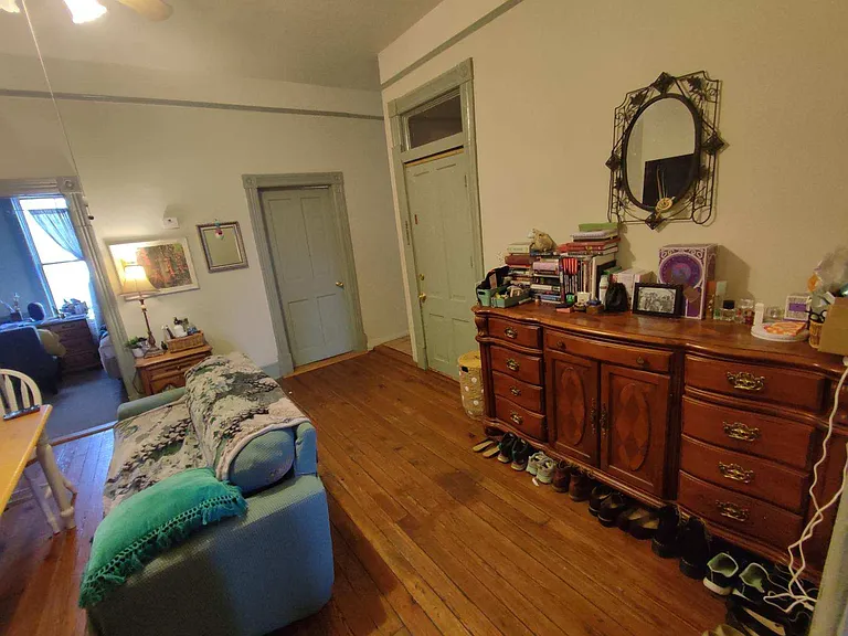 320 W Hall St #B — Photo 1