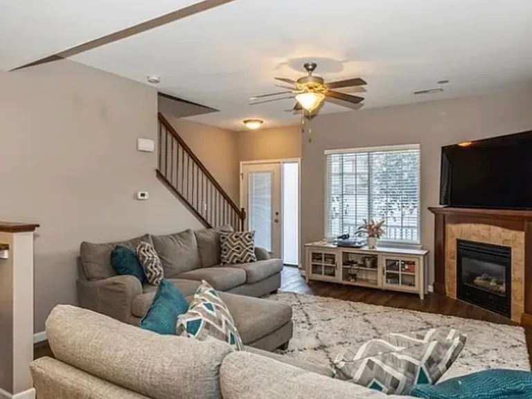 1597 Burr Dr — Photo 1