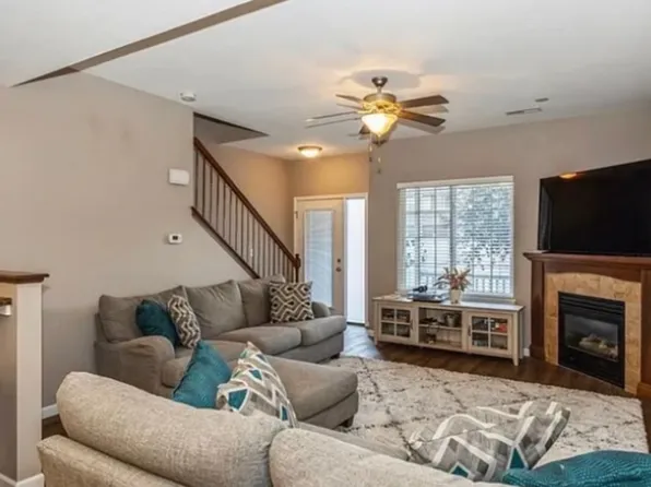 1597 Burr Dr, North Liberty, IA 52317