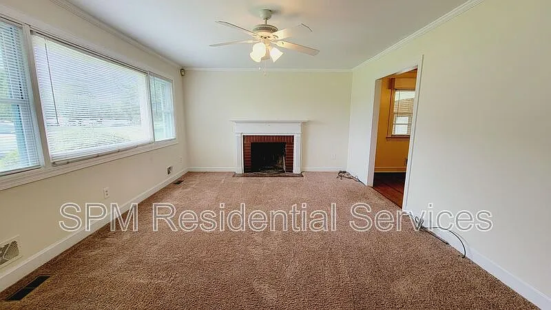 3 bed, 1.5 bath, 1400 sqft, $1,750 — Photo 3