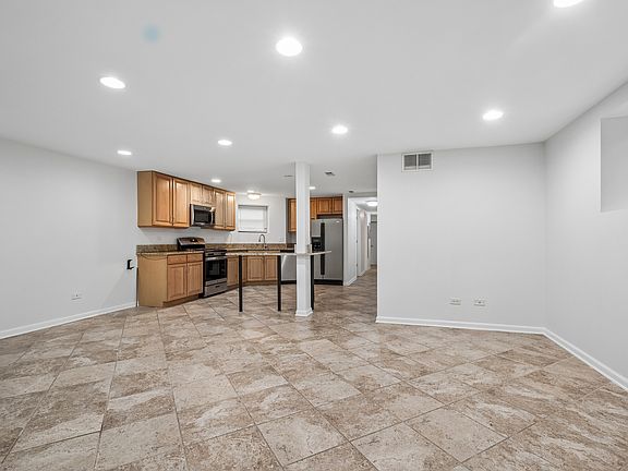 5th image of 1416 W Carmen Ave APT G