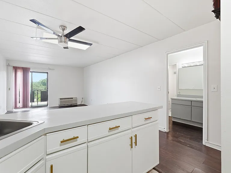 5 Linden St #6I — Photo 11