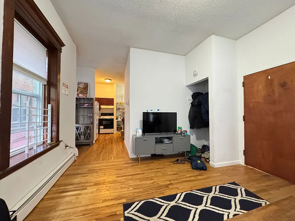 61 Lake Pl