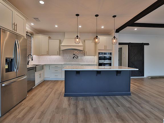 4th image of 165 Clear Springs Rd