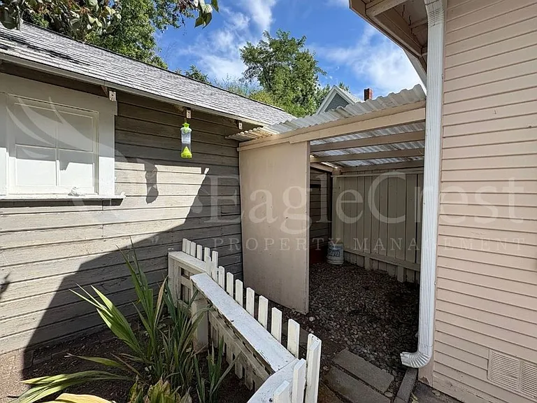515 Newell St — Photo 8