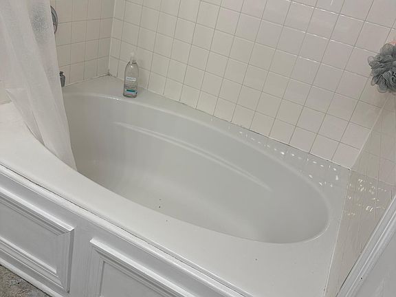 Garden tub in master bath