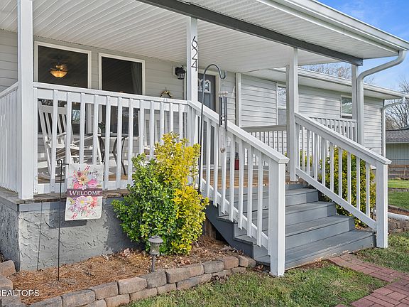 3rd image of 624 Scenic Hills Dr