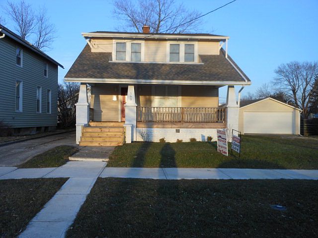 1st image of 560 Oak St