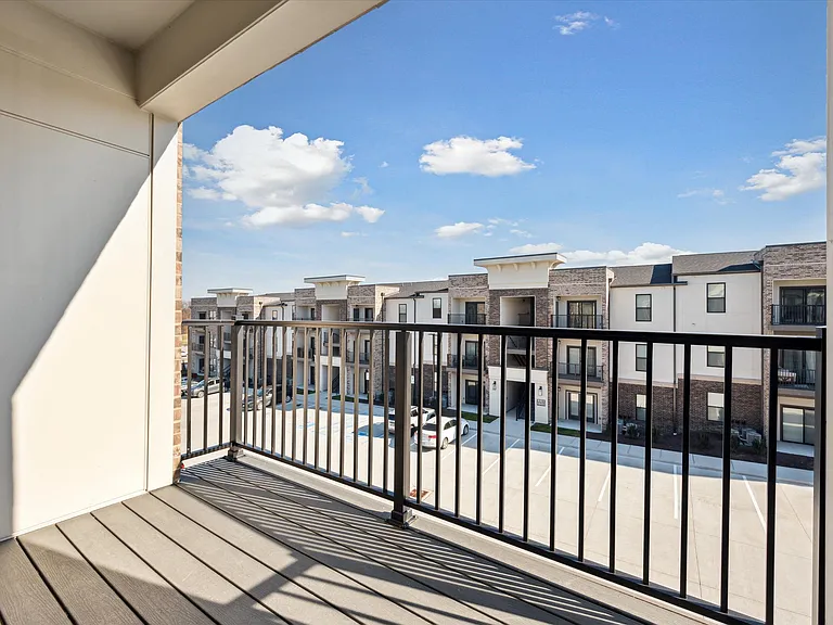 One Bedroom - 1 Bed / 1 Bath - 751 Sq.Ft.