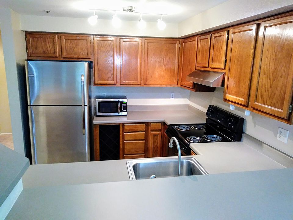 1st image of 375 Bellevue Way SE APT 3