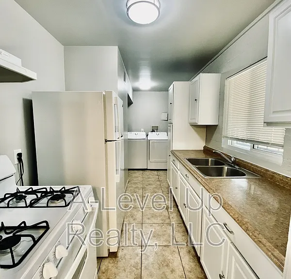 2302 E Monterey Vis — Photo 3