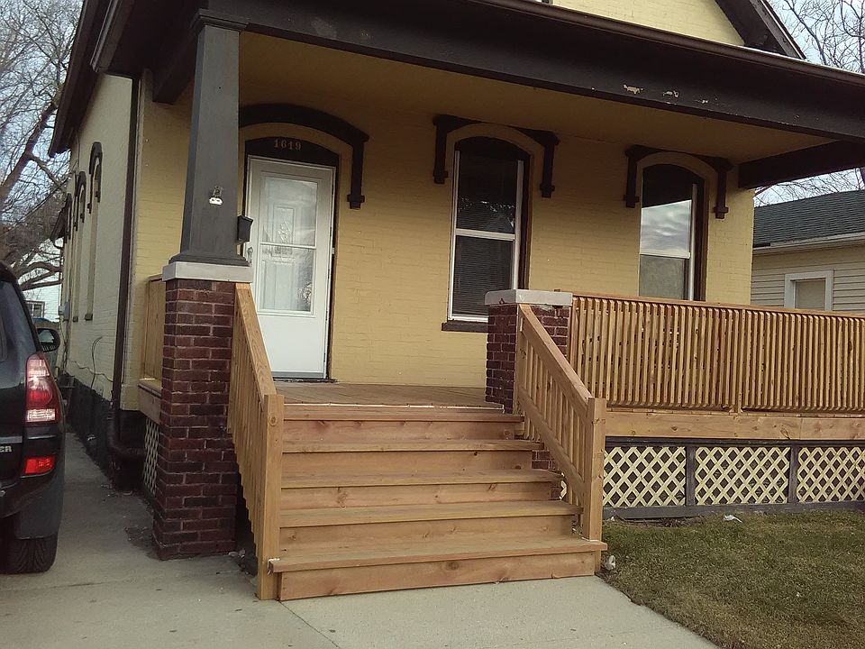 Newly Redone Wood Deck/Porch