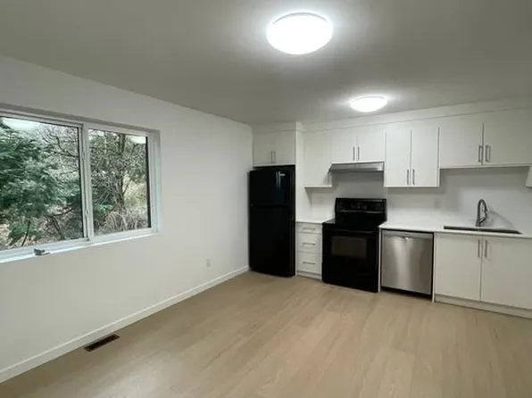 1737 176th St #10, Surrey, BC V3Z 9M2
