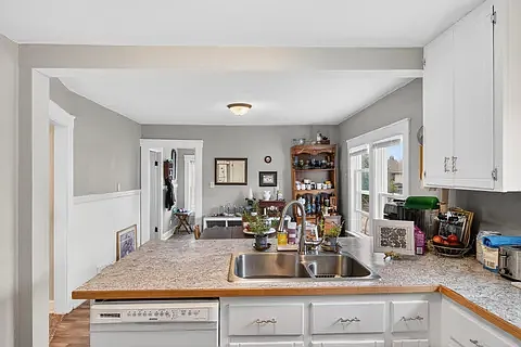 2207 N 7th St — Photo 2