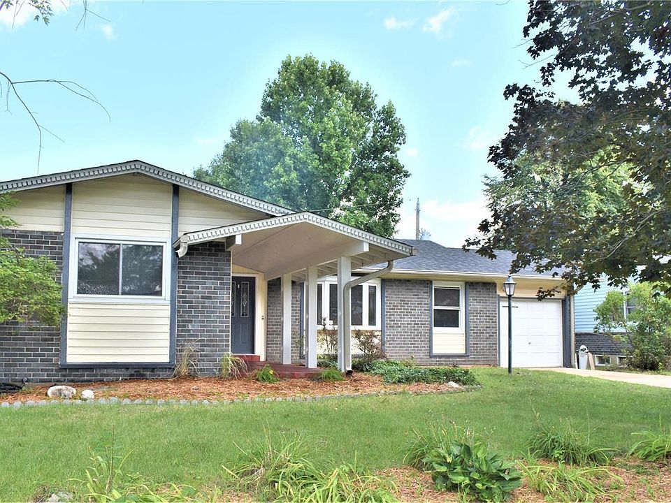 1st image of 2515 Greenbriar Dr