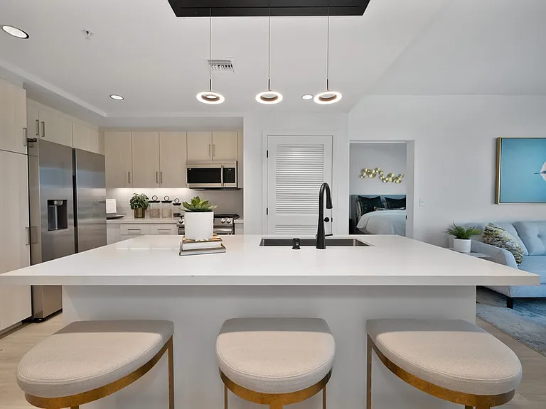 Begonia Place Luxury Apartments — Photo 51