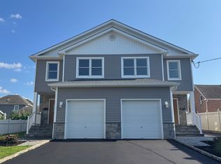 102A Elm Ave, Glen Cove, NY 11542