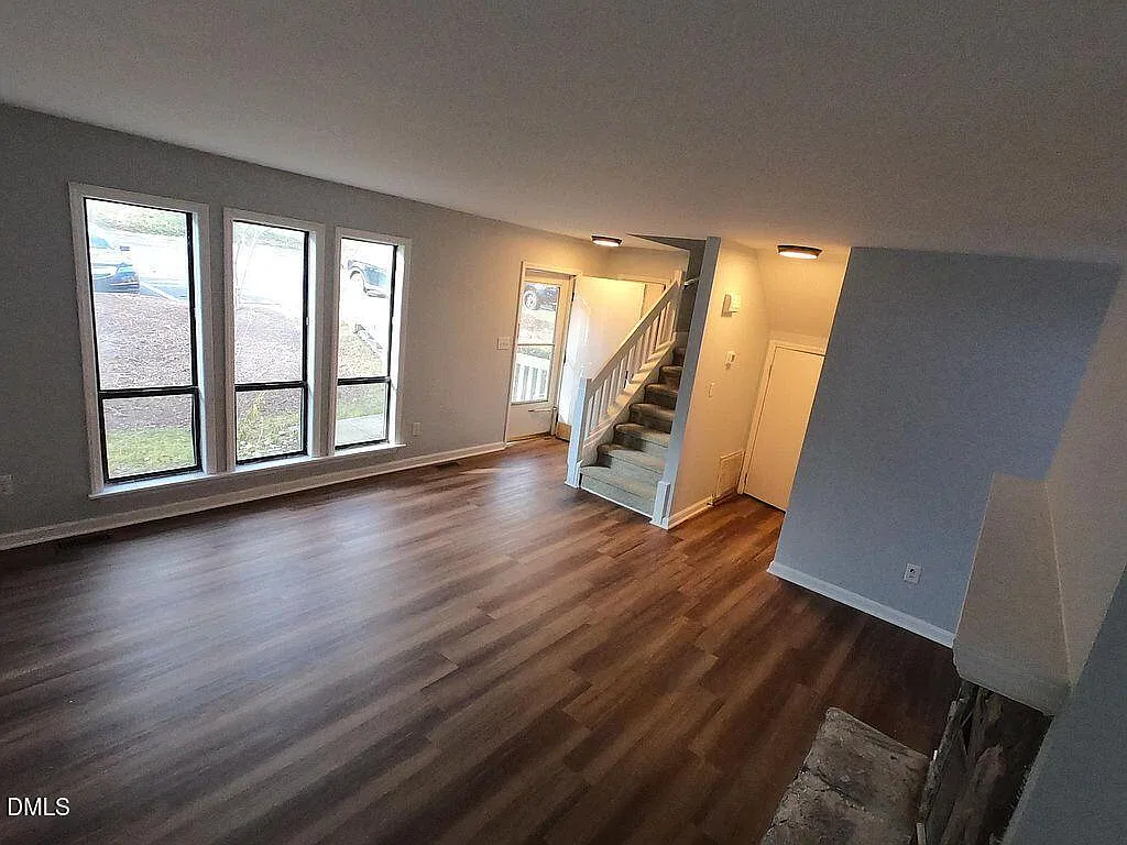 3 bed, 2.5 bath, 1400 sqft, $1,800 — Photo 2