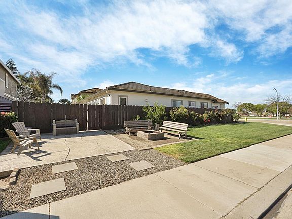 4th image of 602 S Highland Ave