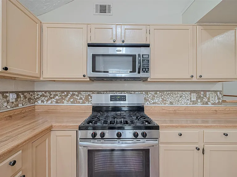 6907 Yardley Dr — Photo 11