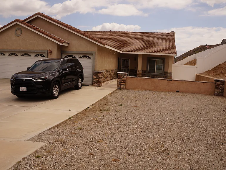 280 Lark St — Photo 1
