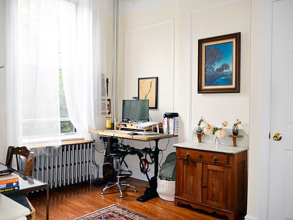 5th image of 698 De Graw St #1