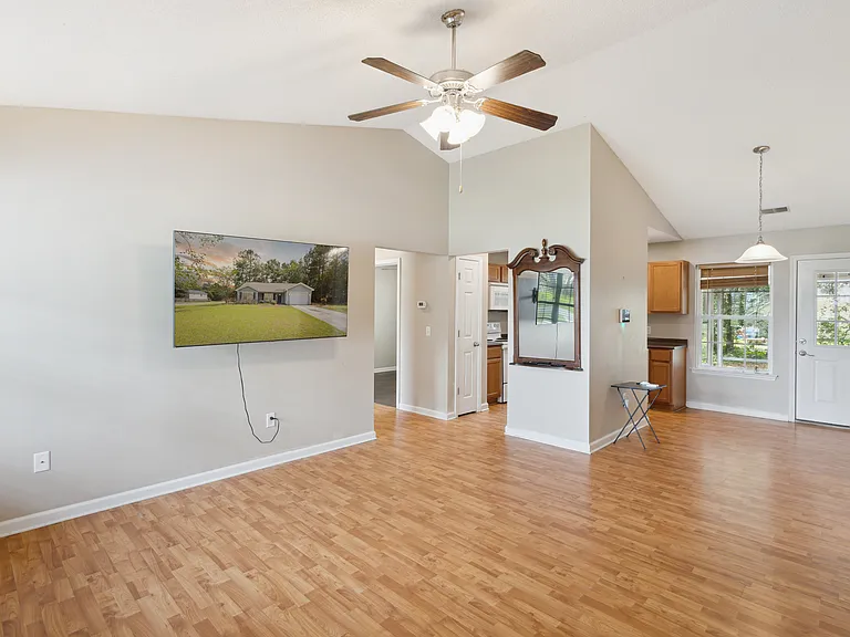 123 Knotty Pine Cir — Photo 7