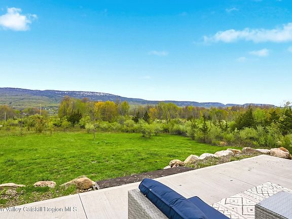 3rd image of 6 Misty Ridge Road