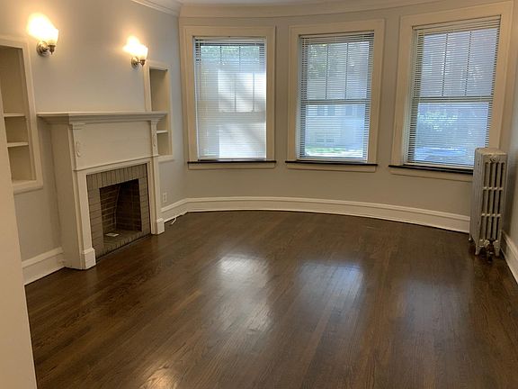 3rd image of 5903 N Artesian Ave #1