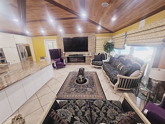 3rd image of 9339 Overhill Ct