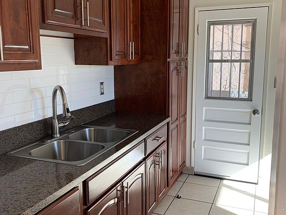 4th image of 813 E 89th St