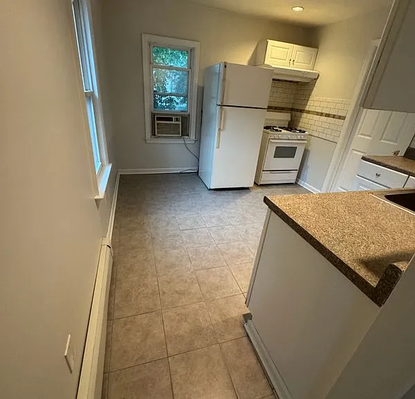22 Davis St #2 — Photo 1