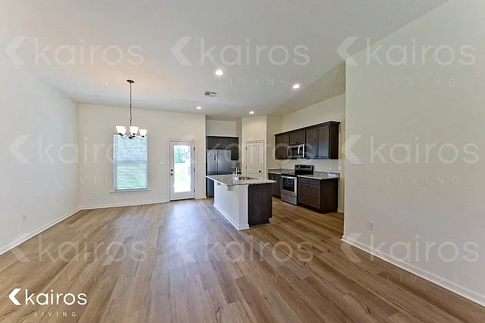 113 Teddy Ln — Photo 4