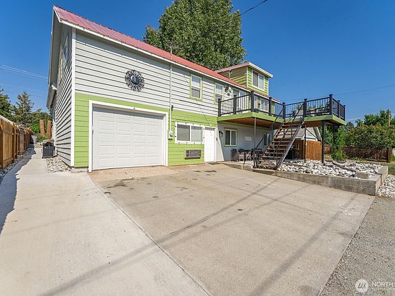 3rd image of 703 Boetzkes Avenue