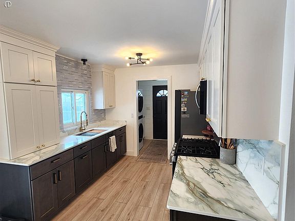 4th image of 47585 Greenview Rd