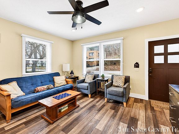 2nd image of 209 Clinton Ave