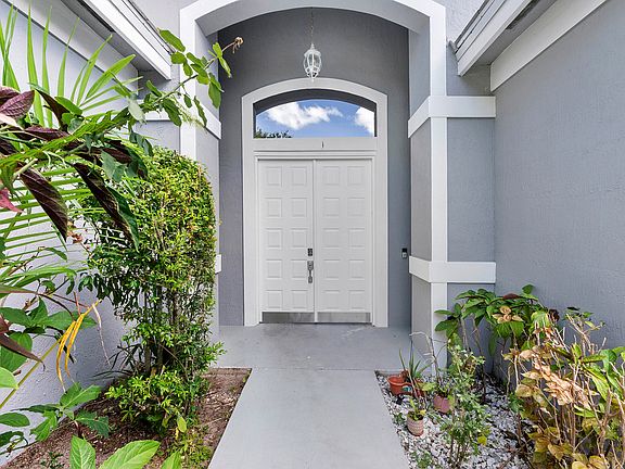 2nd image of 4862 Kensington Circle