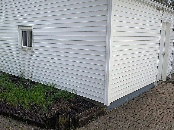 5th image of 303 Short Dr