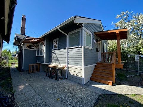 3rd image of 4724 7th Ave NE #A